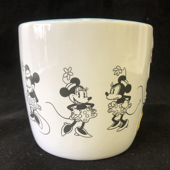 Disney Park Timeless Minnie Mouse Poses 8 oz Ceramic Coffee Coffee Mug Cup - NEW - Picture 2 of 5